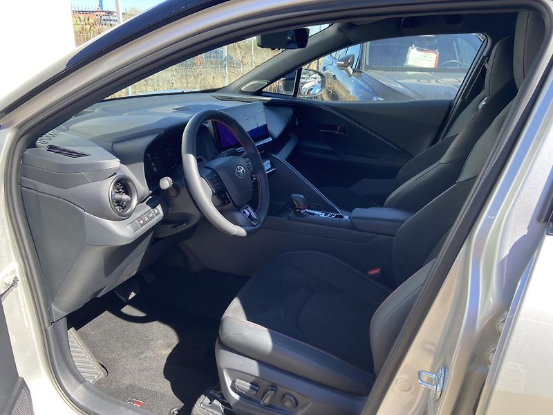 Toyota C-HR 2.0 PHEV e-CVT GR-Sport Premie - fotka 10 z 26