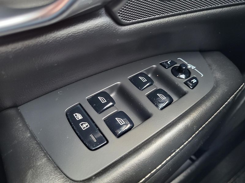 Volvo V90 D4 Drive-E INSCTRIPTION autom. - fotka 16 z 45