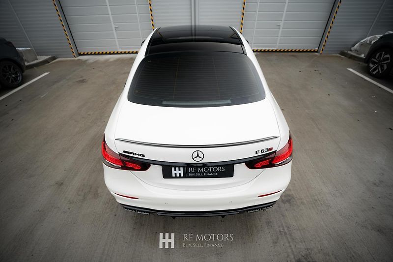 Mercedes-Benz Třídy E (2022) AMG E63 S 4MATIC 450kW - fotka 10 z 56