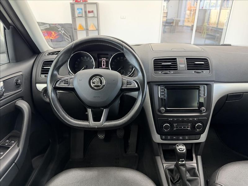 Škoda Yeti 2,0 TDi Outdoor 4x4, xeno/LED - fotka 14 z 33
