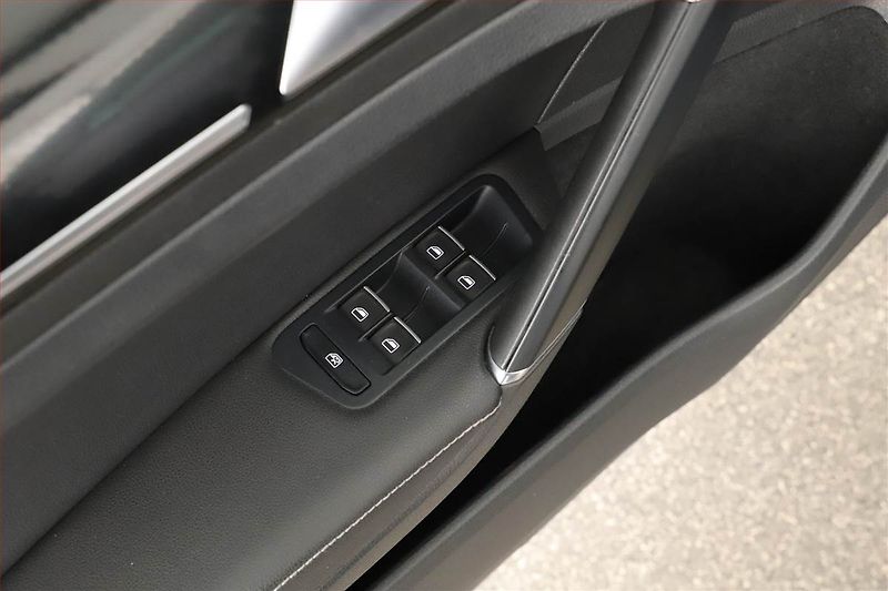 Volkswagen Golf (2013) 1.4 TSI, Automat, Kůže, Xenony - fotka 15 z 18