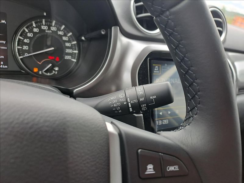 Suzuki Vitara (2026) 1,4 Premium AllGrip - fotka 11 z 17