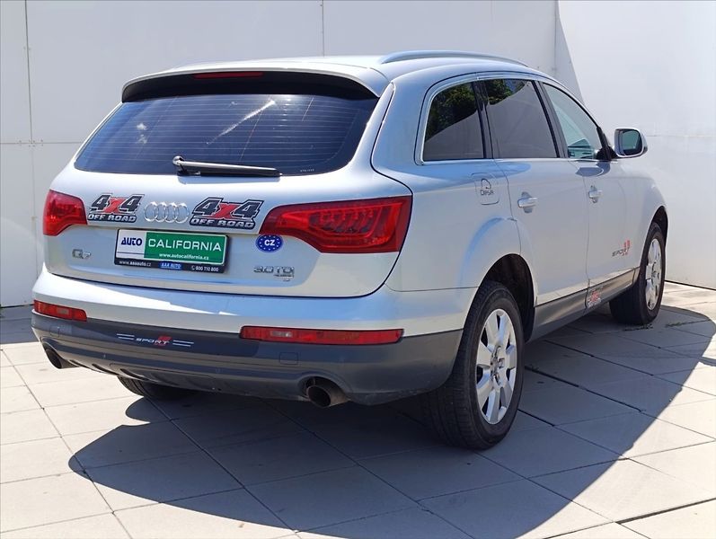Audi Q7 3,0 TDi Quattro Autom.7Míst ČR - fotka 7 z 40