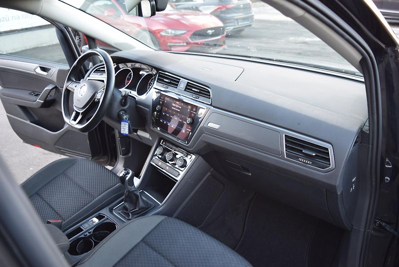 Volkswagen Touran (2021) 1.5TSI 110kw ACTIVE 7 MÍST NAV - fotka 34 z 41