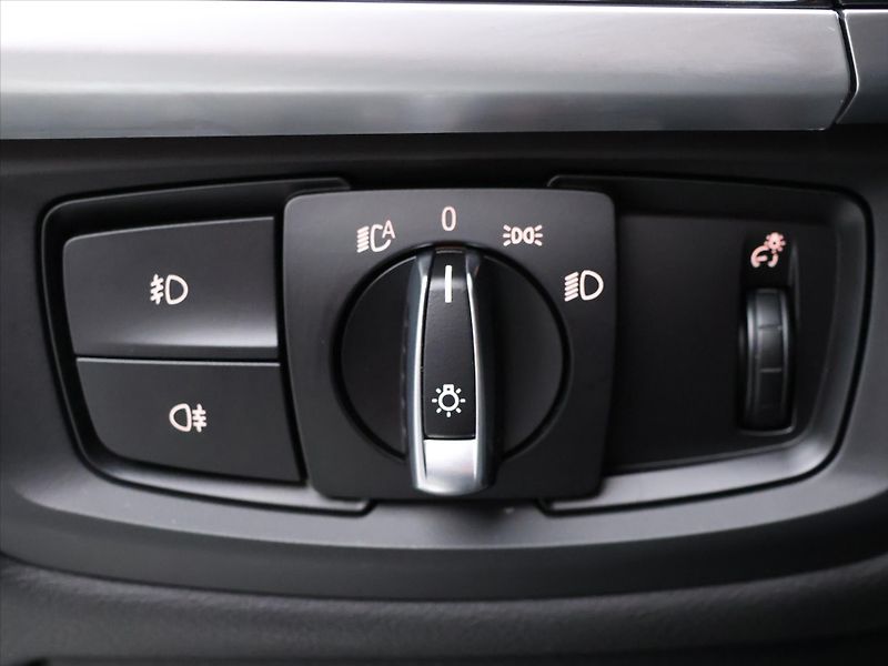 BMW X6 3,0 M50da 260kW Xdrive CZ LED - fotka 15 z 39