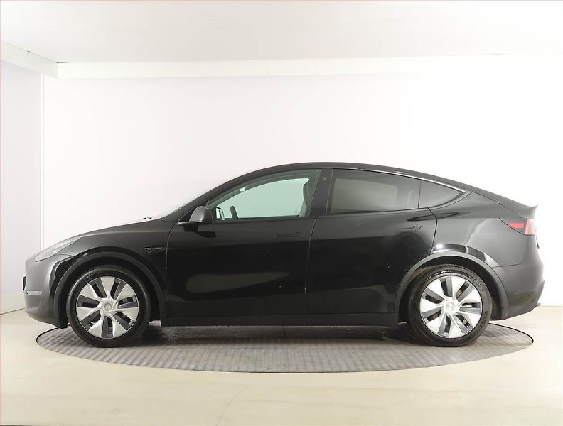 Tesla Model Y (2023) Long Range AWD 79kWh, SoH 91% - fotka 3 z 33