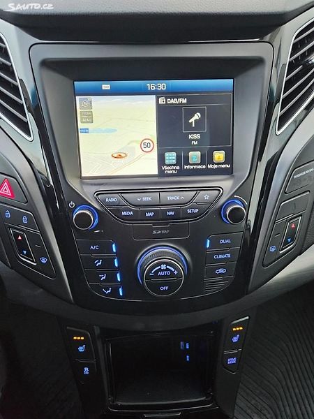 Hyundai i40 100kW VÝHŘEV KAMER DPH - fotka 17 z 44