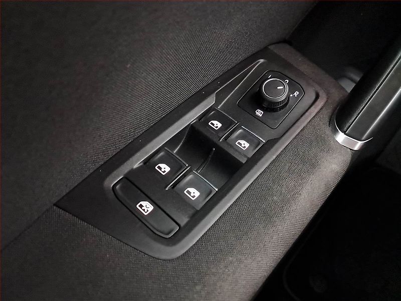 Volkswagen Touran (2019) Highline 1.6 TDI, Automat - fotka 19 z 19