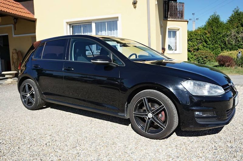 Volkswagen Golf (2014) MATCH 1,4 TSI 90 kW - fotka 2 z 35