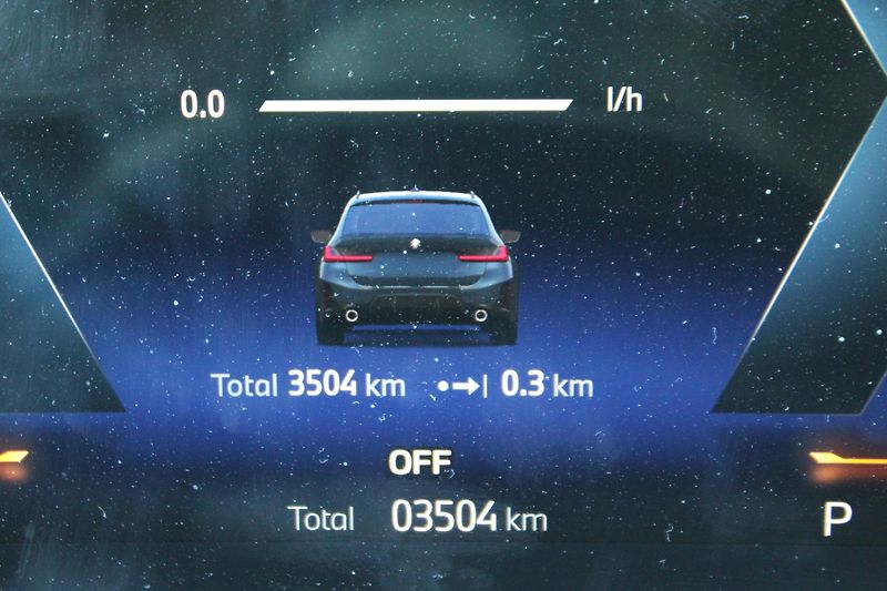 BMW Řada 3 320d xDrive | TOP výbava  - fotka 25 z 26