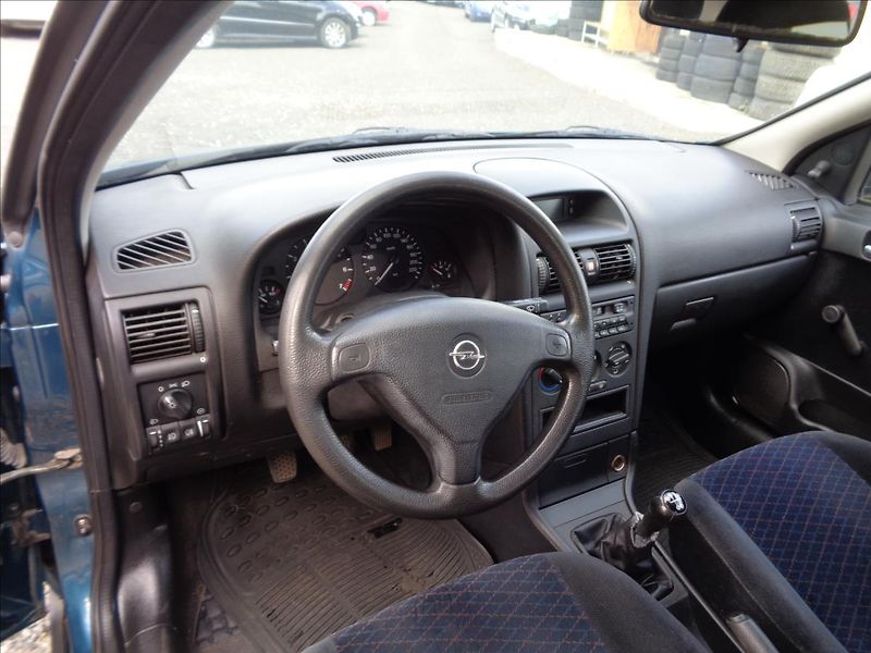 Opel Astra 1,4 - fotka 14 z 16