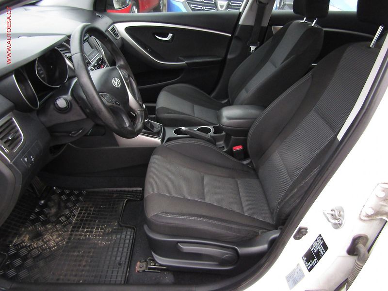 Hyundai i30 (2013) 1.6 CVVT, 1.maj,ČR, AC - fotka 9 z 16