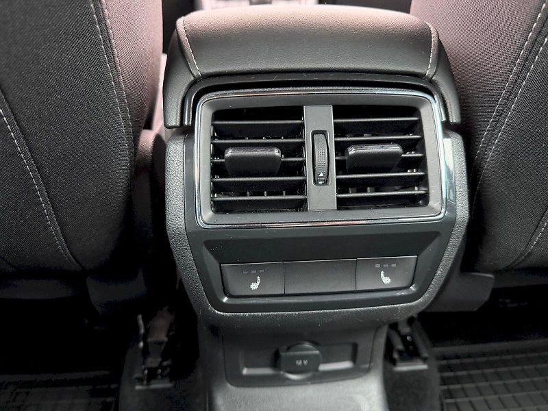 Škoda Karoq (2019) 1.5 TSI 110kW SportLine - fotka 26 z 35