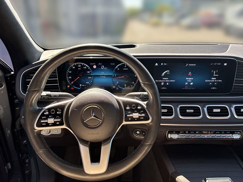 Mercedes-Benz GLE 400 d 4MATIC AMG Line Night - fotka 11 z 18