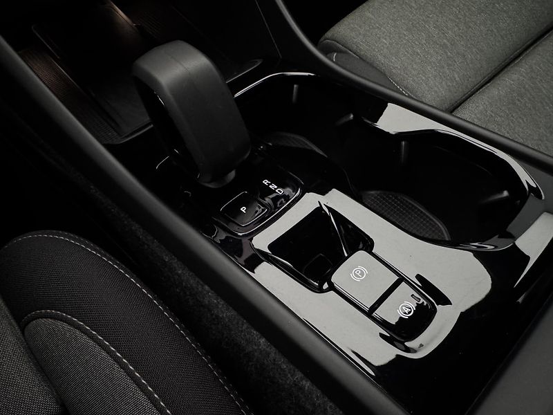 Volvo XC40 B3 DARK PLUS CZ REZERVACE - fotka 28 z 48