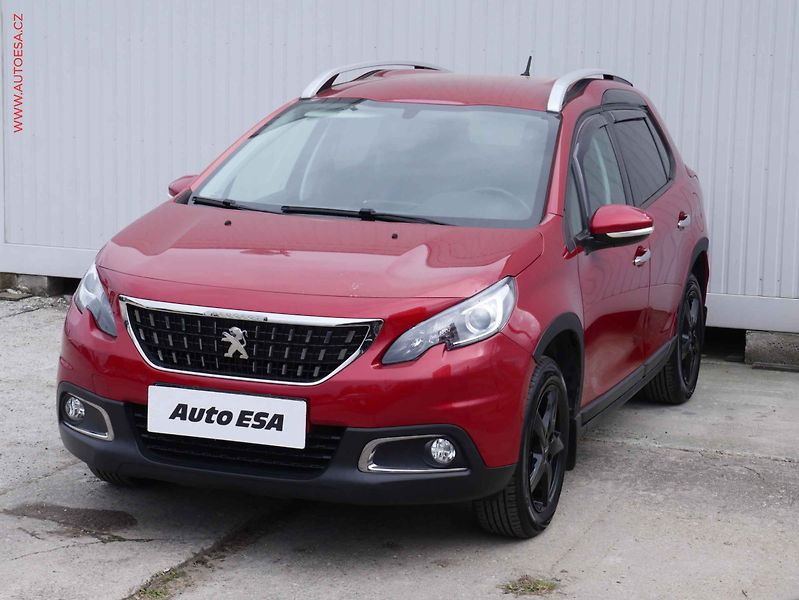 Peugeot 2008 (2019) 1.2 PT, 1.maj,ČR, 1.M-ČR - fotka 3 z 14