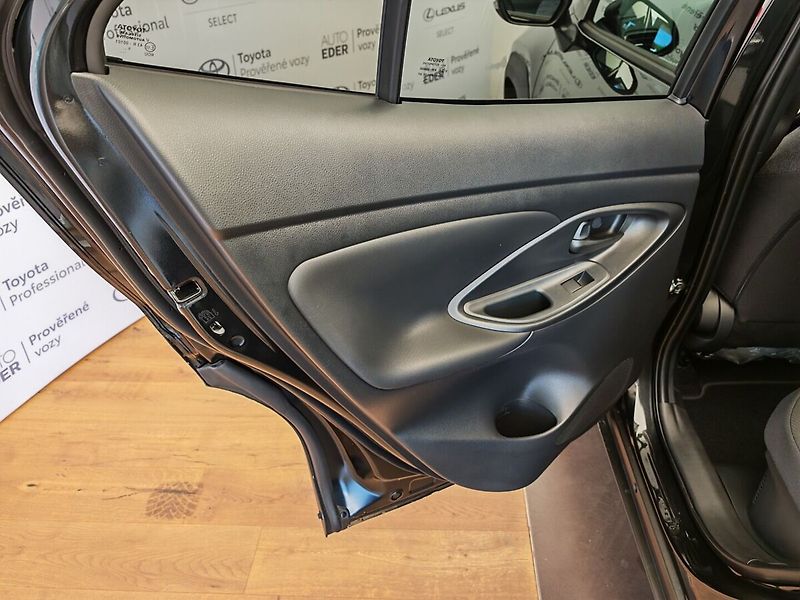 Toyota Yaris Cross 1.5 Hybrid CVT Style 4x2 - fotka 20 z 37
