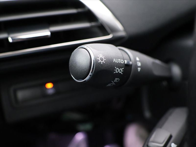 Peugeot 5008 1,2 PureTech 96kW GT 7-Míst - fotka 17 z 31