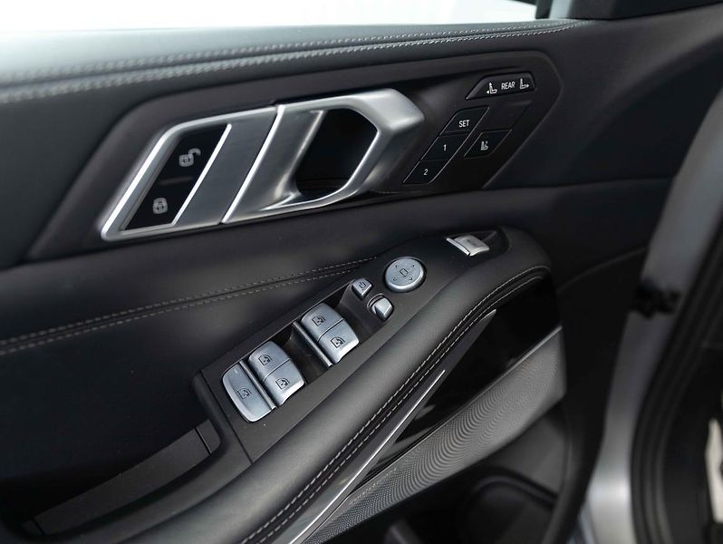 BMW X7 M60i xDrive - fotka 14 z 22