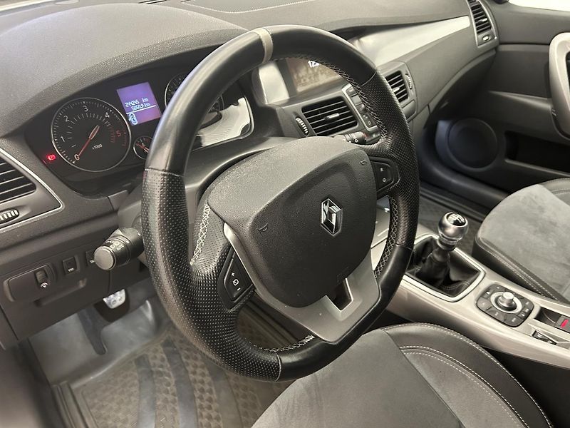 Renault Laguna 2.0 dCi Dynamic - fotka 9 z 22