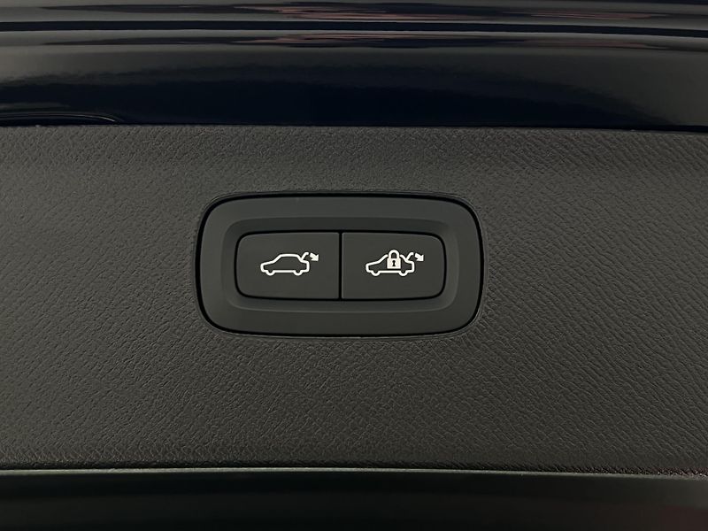 Volvo XC90 T8 AWD RECH. ULTRA DARK 7 MÍST - fotka 46 z 49