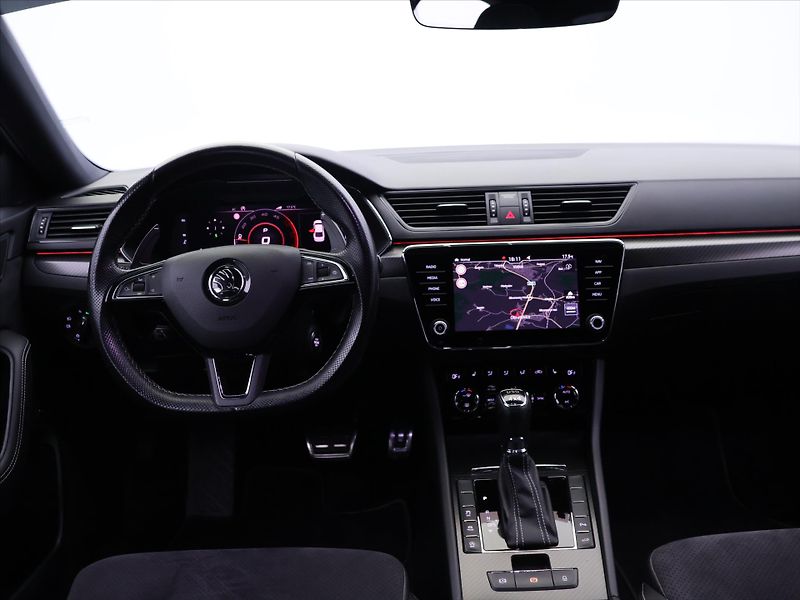 Škoda Superb 2,0 TDI 140kW DSG CZ Sportline - fotka 31 z 38