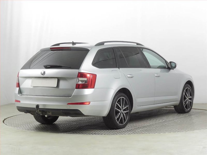 Škoda Octavia (2014) Ambition 2.0 TDI, Navi - fotka 5 z 17
