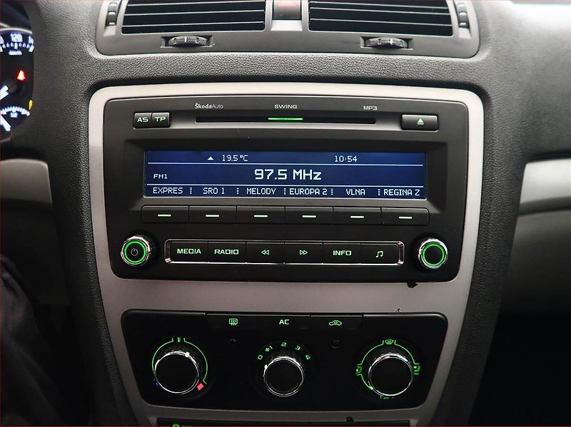 Škoda Octavia (2012) 1.2 TSI, Tempomat - fotka 12 z 15