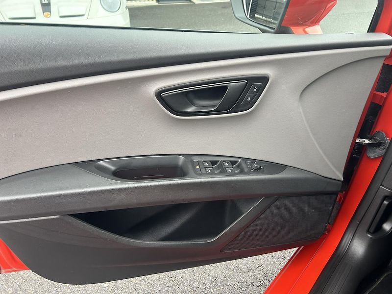 Seat Leon 1.2 TSI Reference 81kW - fotka 19 z 22