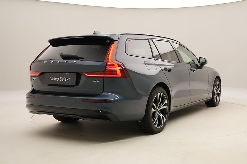 Volvo V60 B4 DARK PLUS AUT CZ - fotka 13 z 54