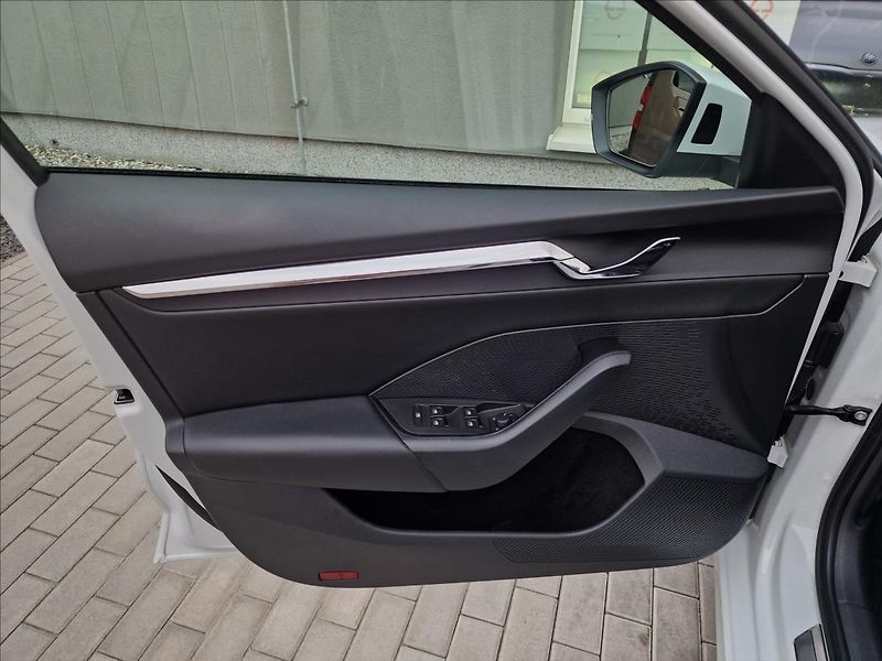 Škoda Octavia 2.0TDI Style, původ ČR,1.Maj. - fotka 39 z 50