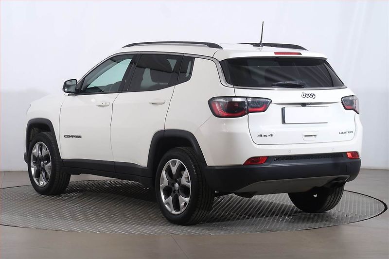 Jeep Compass (2020) 1.4 MultiAir, 4X4, Automat - fotka 4 z 24