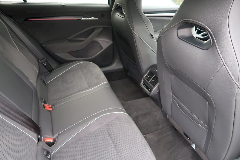 Škoda Superb (2025) Combi SportLine 2,0 TSi/195 kW - fotka 13 z 32