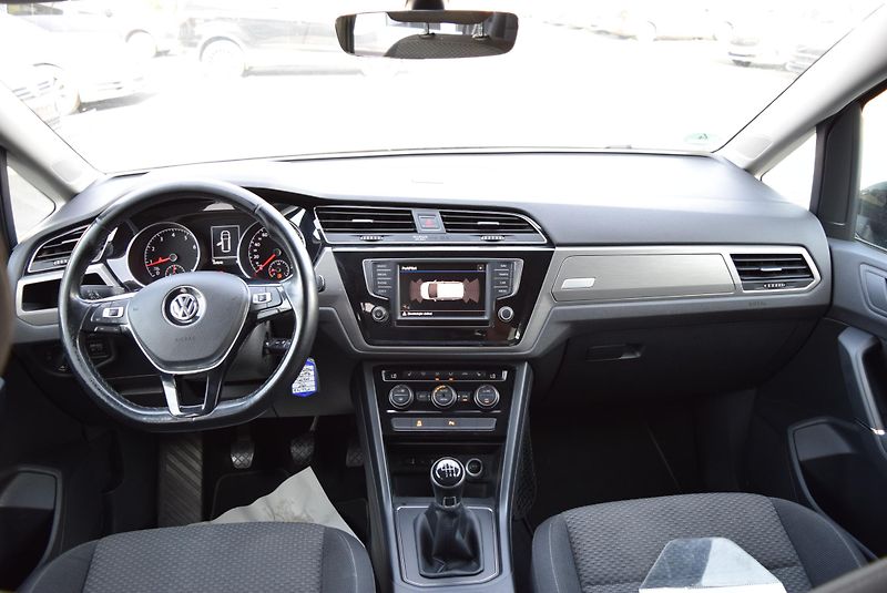 Volkswagen Touran (2017) 1.4TSI 110kw CLBMT NAVI TAŽNÉ - fotka 17 z 48