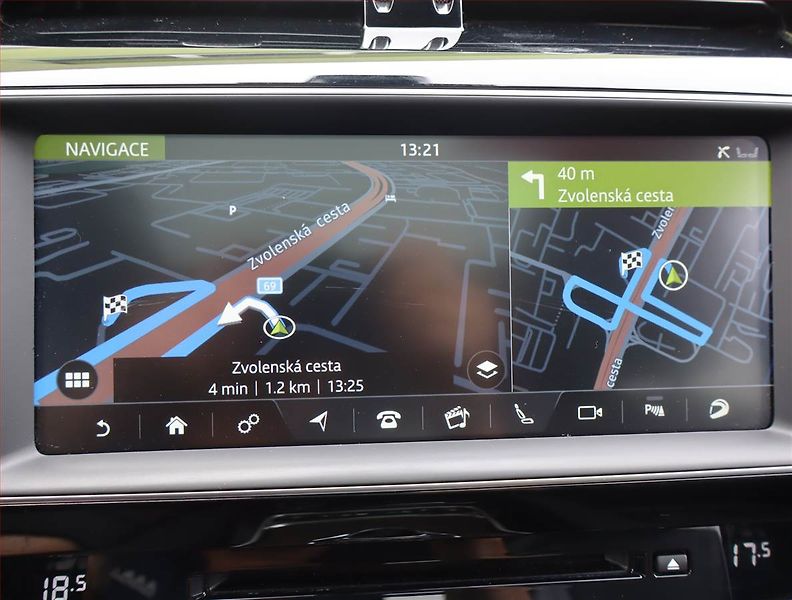Jaguar F-Pace (2018) 30d AWD, 4X4, Automat - fotka 16 z 21