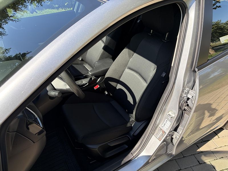 Mazda 3 1.5 Prime-Line - fotka 20 z 29