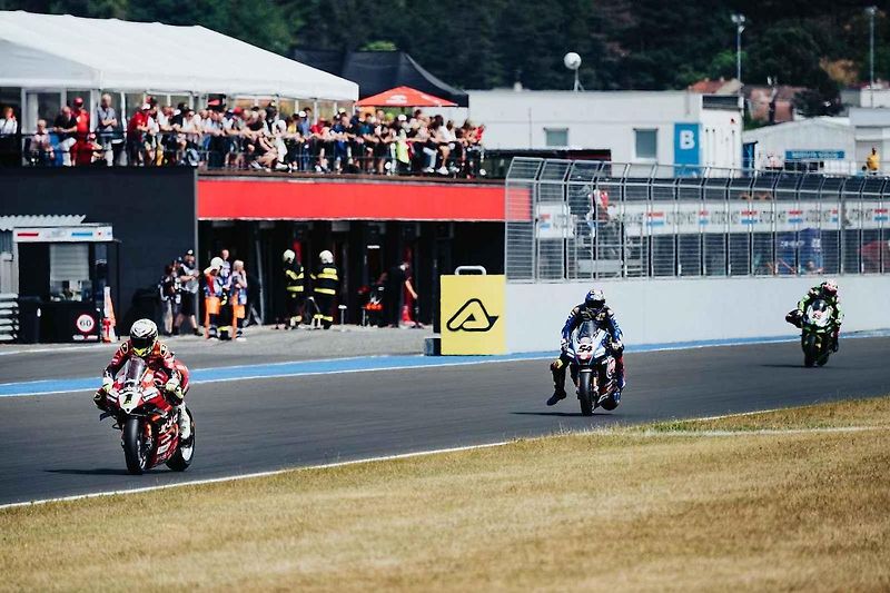 Podnik věnovaný seriálu MS Superbiků se v Mostě uskuteční o víkendu 19. až 21. července. Také letos bude pro fanoušky připravena Victory Lane.