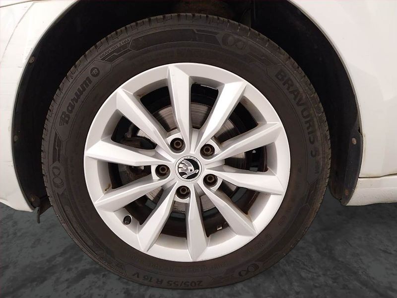 Škoda Octavia (2017) Ambition 1.6 TDI, Serv.kniha - fotka 15 z 19