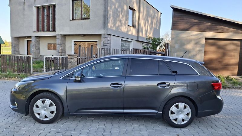 Toyota Avensis 1.8 VVT-I Rezervace - fotka 8 z 30