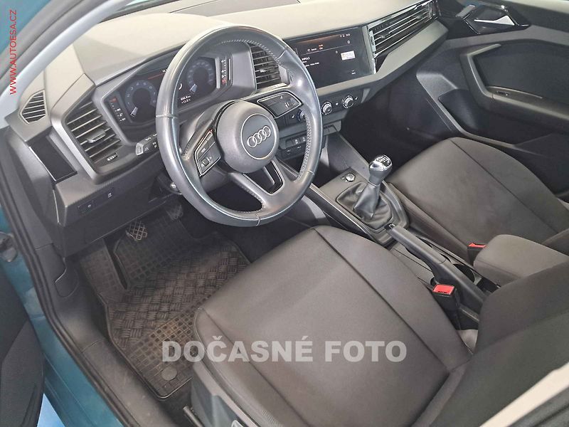 Audi A1 (2019) 1.0 i, AC, výhřev sed - fotka 3 z 3