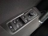 Volkswagen Touran (2020) 2.0 TDI, Serv.kniha, Navi - náhled 18