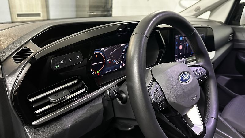 Ford Tourneo Connect ZÁRUKA / 7 MÍST / TOP STAV - fotka 31 z 40