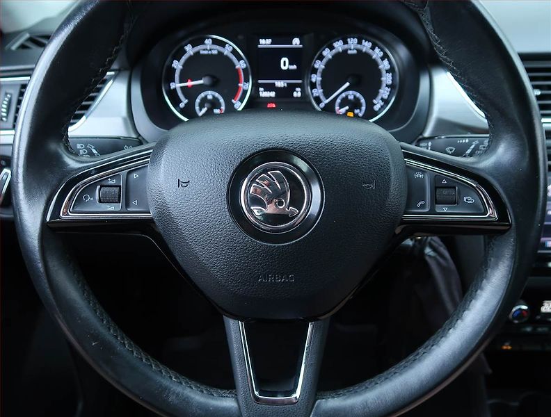 Škoda Rapid (2017) Spaceback 1.0 TSI - fotka 17 z 17