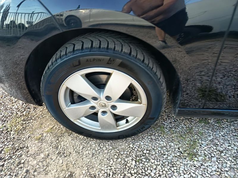 Renault Mégane (2011) Kabroušek 1.4 96kw - fotka 35 z 53