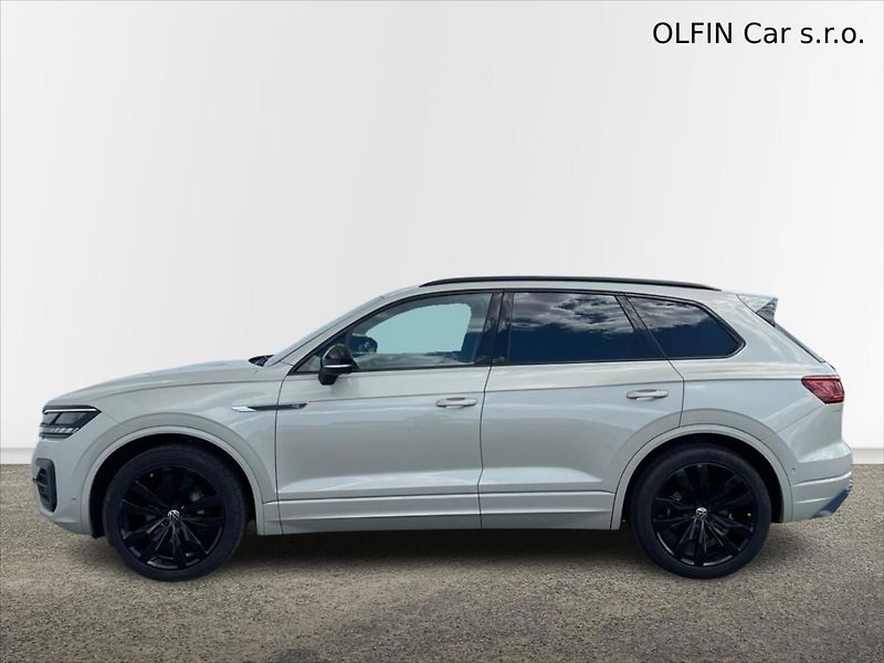 Volkswagen Touareg 3,0 TDi V6 210 kW 8AT 4x4 R-LI - fotka 10 z 31