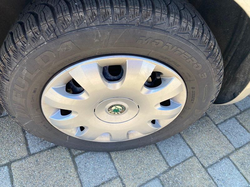 Škoda Octavia (2009) KOMBI 1.6 MPi - fotka 13 z 31