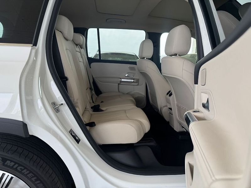 Mercedes-Benz EQB 350 4MATIC - fotka 15 z 20