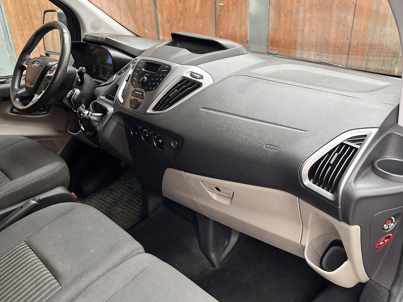 Ford Tourneo Custom (2014)  2,2TDi 9míst PO VELKÉM SERVIS - fotka 13 z 19