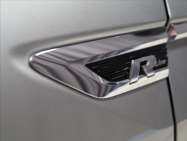 Volkswagen Tiguan 2,0 TDI DSG 4MOTION R-LINE - fotka 53 z 55