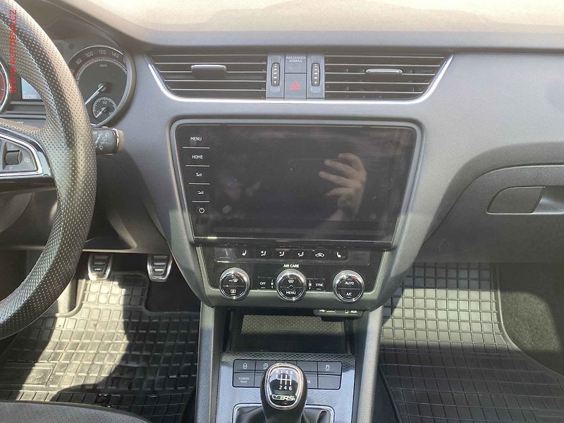Škoda Octavia (2017) 2.0 TSi, RS, LED, +ALU, panor - fotka 12 z 20